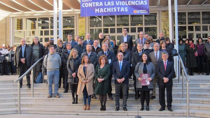 Concentración contra la muerte de una mujer en Zaragoza por violencia de género