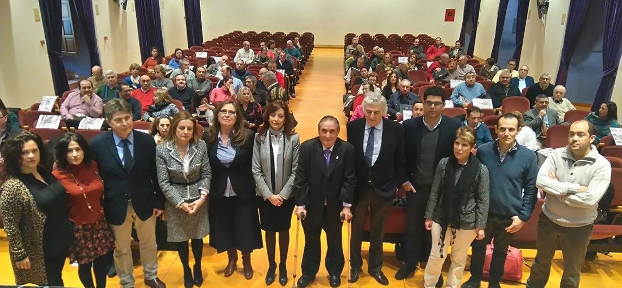 Cañete (centro) junto a Luna y Otero en la inaguración de las jornadas