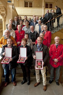 Beaumont junto a agentes homenajeados y asistentes al acto