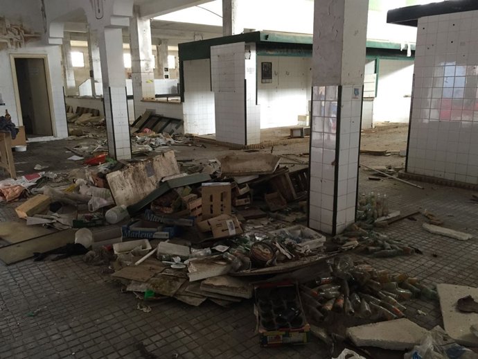 El edificio, según el PP, se ha convertido en un vertedero. 