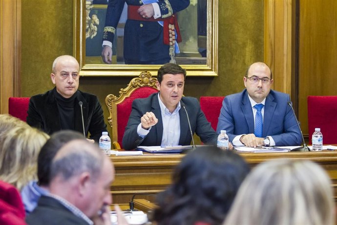 Javier Aureliano García ha expuesto el Plan de Acción Turístico de 2016.