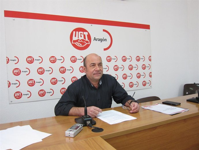 El secretario general de UGT Aragón, Daniel Alastuey, en rueda de prensa
