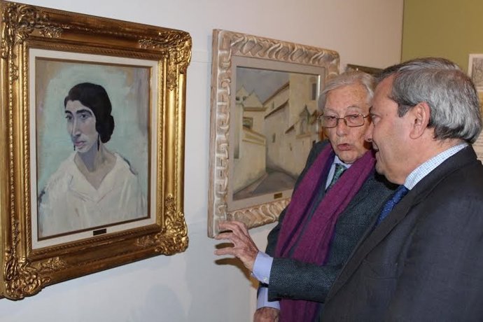 Alcalde (dcha.) junto a Rafael Botí Torres en la exposición