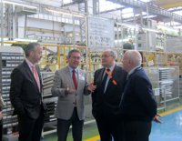 Espadas ve la fábrica de Airbus en Tablada como "pilar" del crecimiento y destaca su apuesta por valor añadido