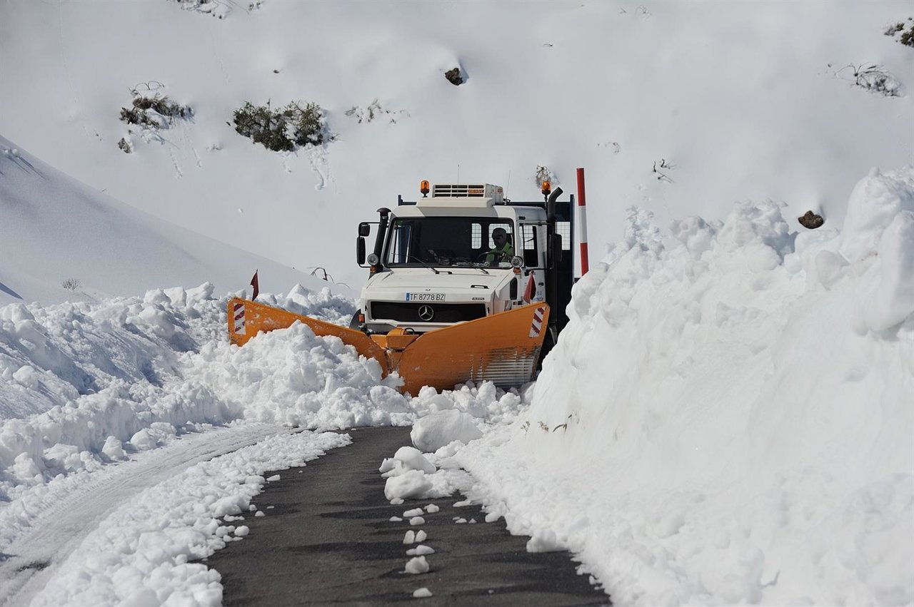 Quitanieves en el Parque Nacional del Teide