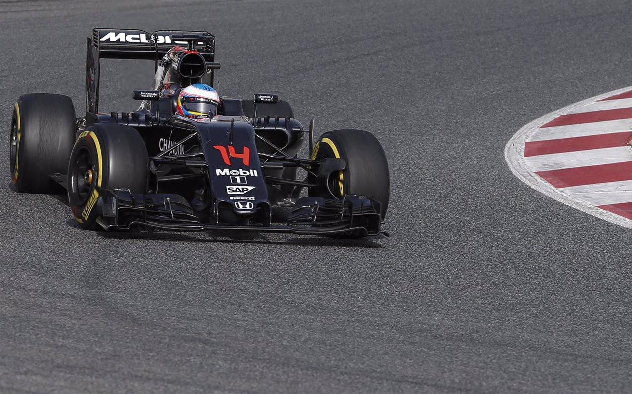 Fernando Alonso con el nuevo McLaren en el test de Montmeló