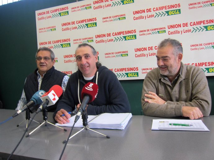 González Palacin (centro) hace balance de 2015.
