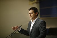 El acuerdo entre PSOE y C's deja fuera el contrato único e incorpora un complemento salarial para trabajadores pobres