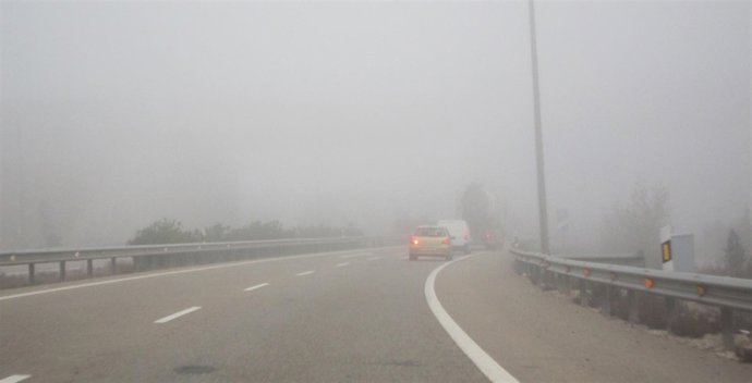 La niebla condiciona la circulación en varias carreteras zaragozanas.