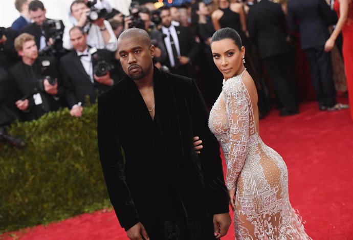 KIM KARDASHIAN Y KANYE WEST GALA MET