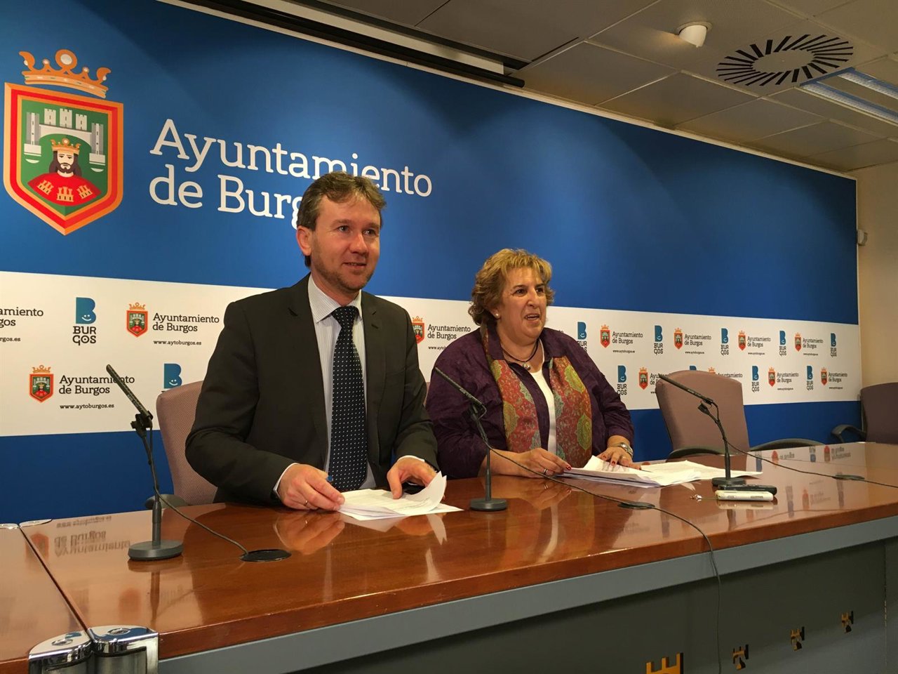 Javier Lacalle y Ana Lopidana, concejal de Servicios Sociales