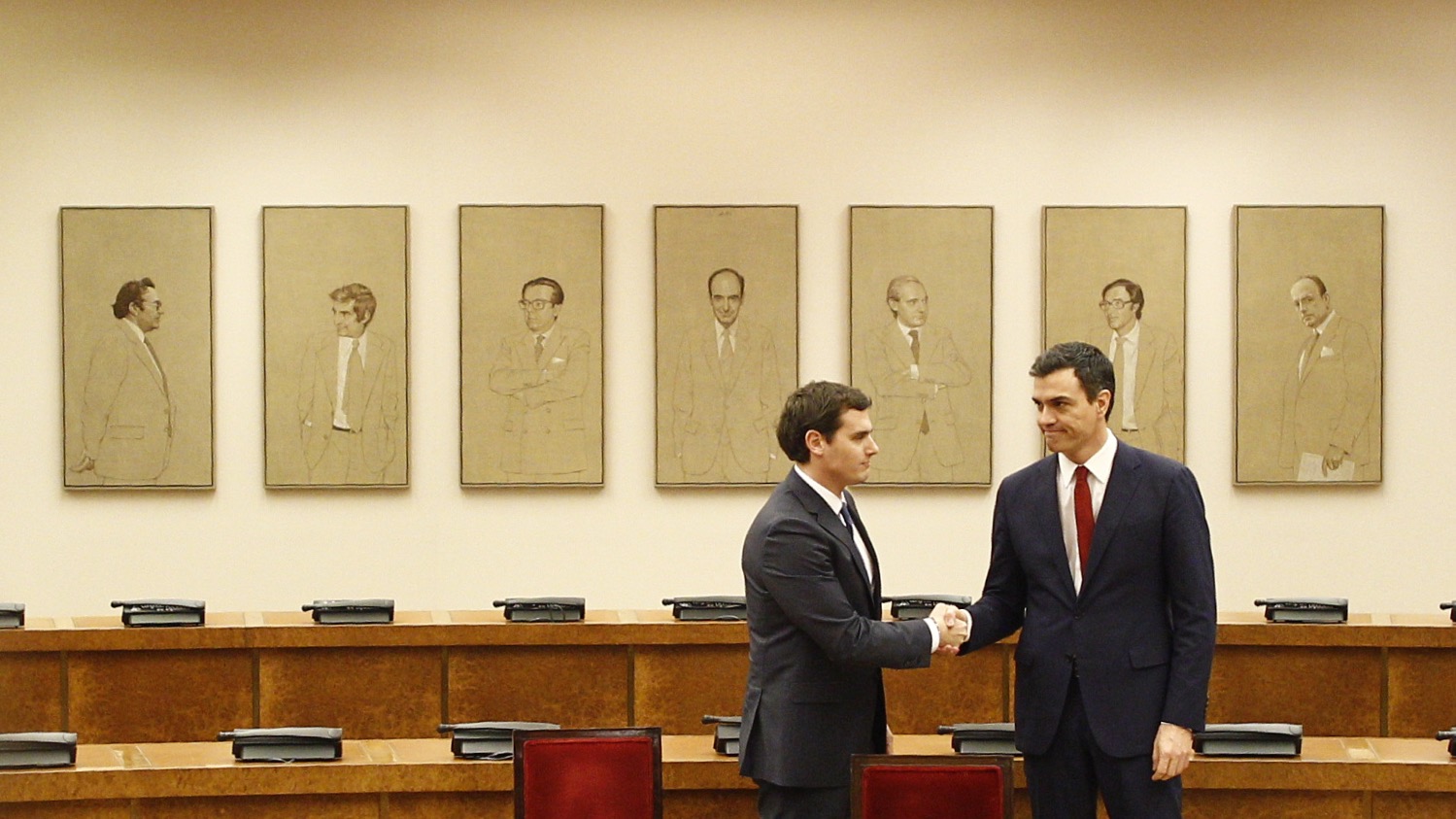 Pedro Sánchez y Rivera firman el acuerdo en el Congreso