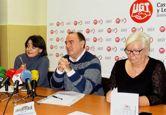 Mateo, entre Martínez (i) y Palacios, durante la rueda de prensa