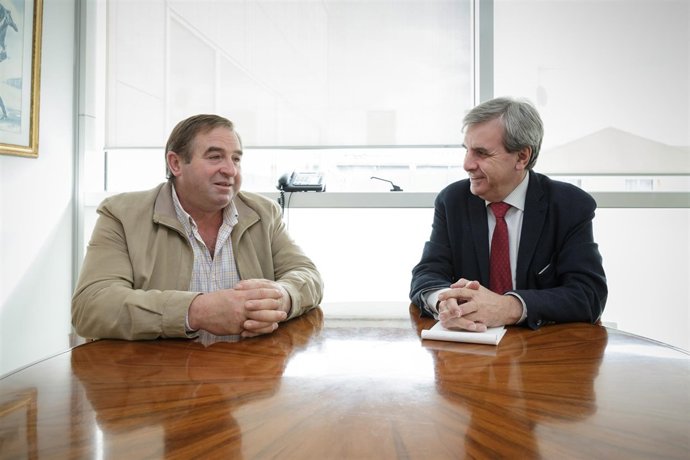 De la Sierra se reúne con el alcalde de Luena