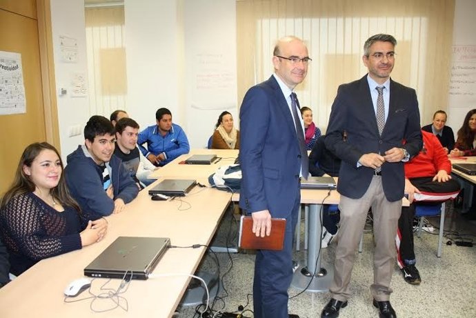 Carmona (izda.) durante la celebración de las jordanas