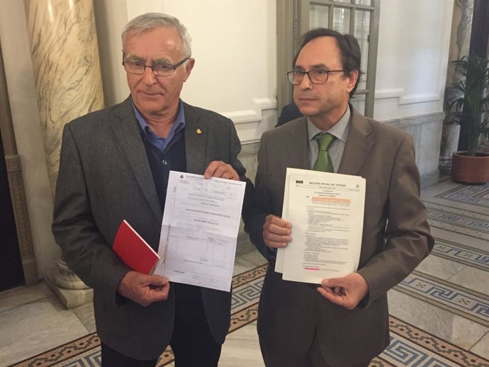 Ribó y Soler muestran los papeles del pago municipal y el BOE