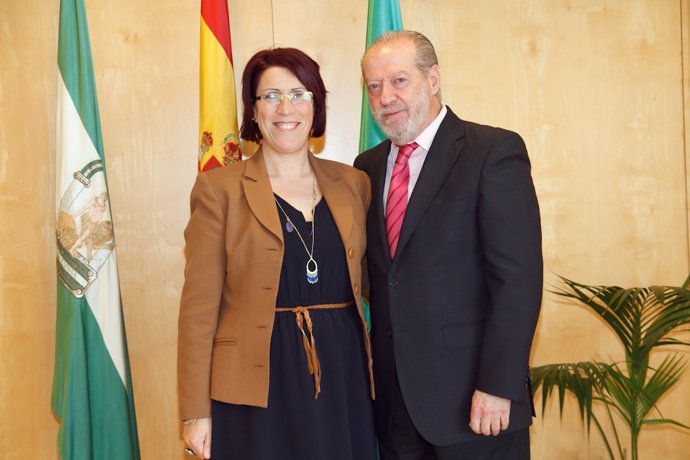 Villalobos con la alcaldesa de Constantina, Eva María Castillo