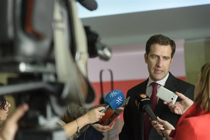 Miguel Ángel Castellón (PP) atiende a los medios tras la Mesa del Ruido