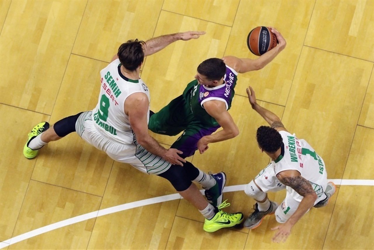 Nedovic en el Unicaja - Darussafaka