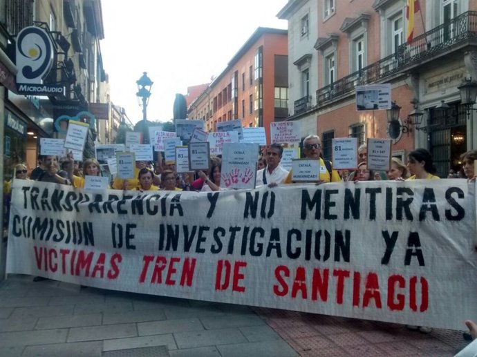 Protesta en Madrid de víctimas del Accidente del Alvia en Sanitago