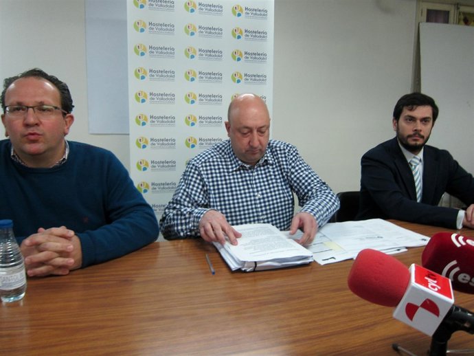 Jaime Fernández, en el centro, presidente de Apehva. 