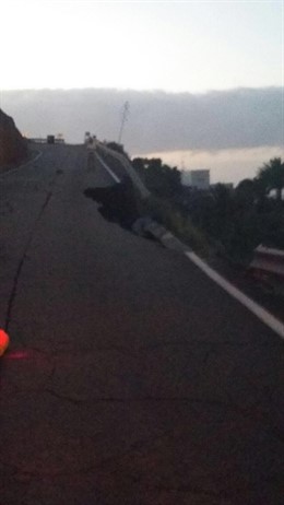 Desplome en la carretera entre el Risco y La Aldea