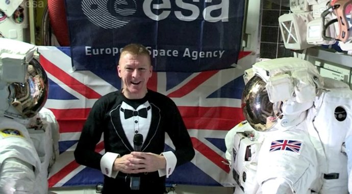 Un astronauta felicita a Adele desde el espacio