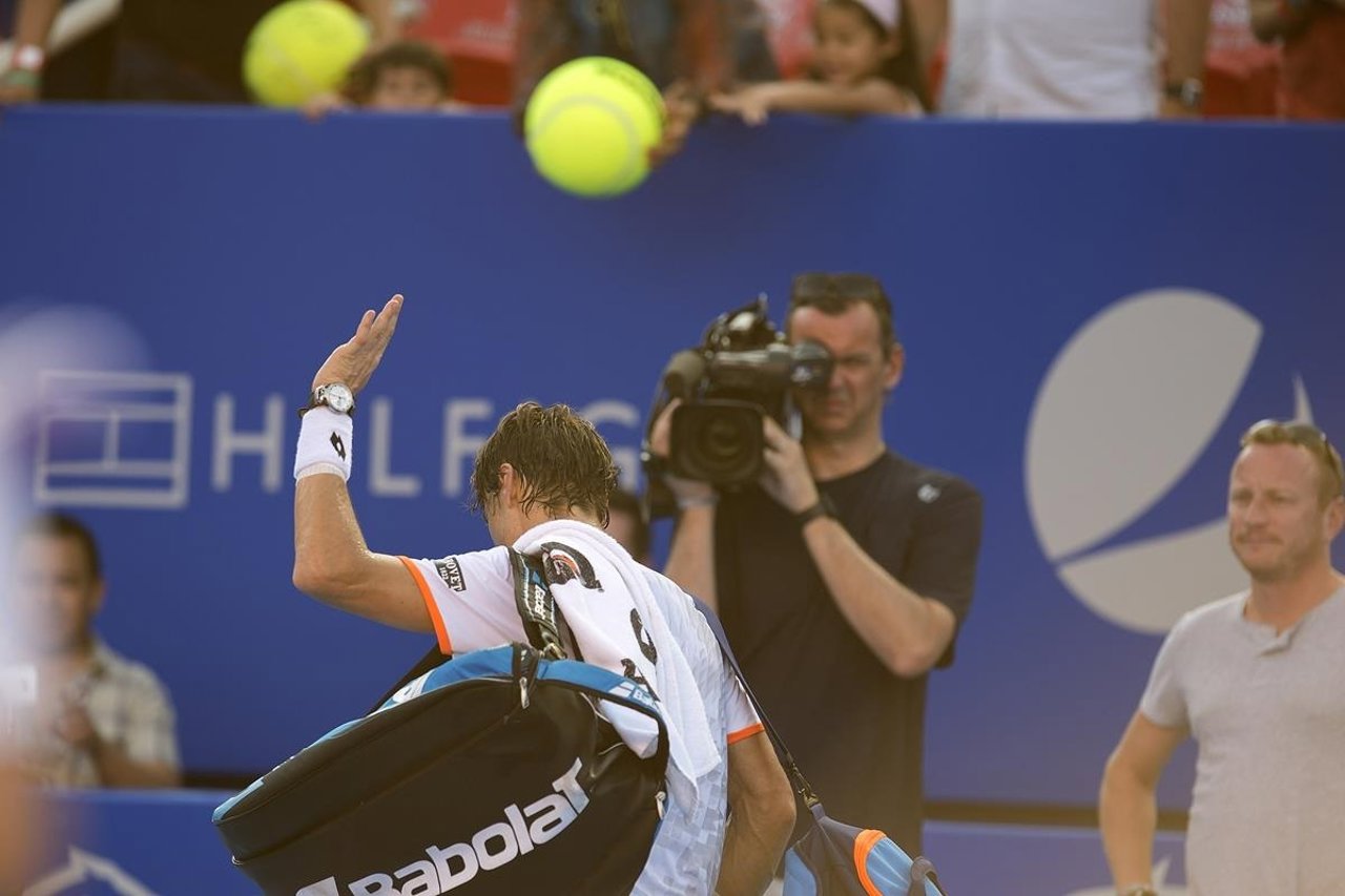 Ferrer se despide de los aficionados tras perder ante Dolgopolov en Acapulco