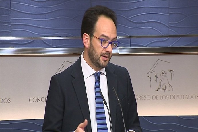 Hernando: "La esperanza de Rajoy es Pablo Iglesias"