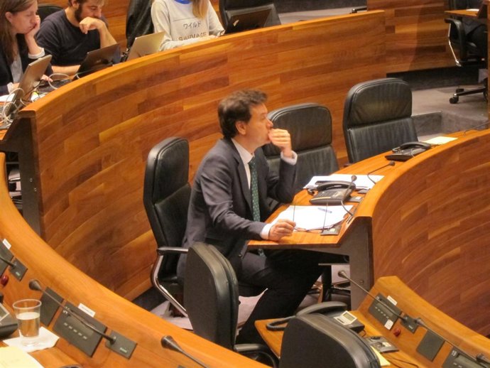 Francisco Blanco en el Parlamemnto asturiano