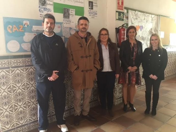 Luna (centro) en la presentación de 'La Historia también la escriben ellas’