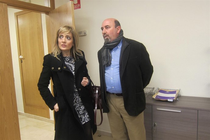 Carmen Castilla, junto al secretario general de UGT-Jaén, Manuel Salazar.