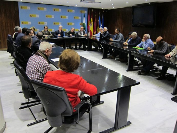 Imagen del encuentro entre Ródenas y los representantes de la Vega Baja