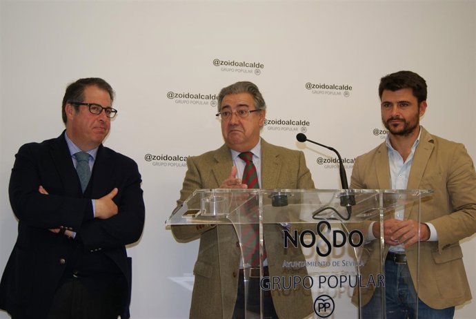 Los concejales del PP Gregorio Serrano, Juan Ignacio Zoido y Beltrán Pérez