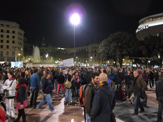'Indignados' En Barcelona Al Fin De La Campaña De Las Generales 2011