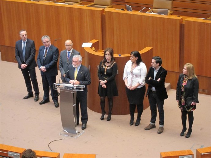 Entrega de la medalla de las Cortes de Castilla y León a la RAE