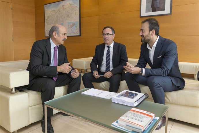 Mazón se reúne con el alcalde de Torrelavega