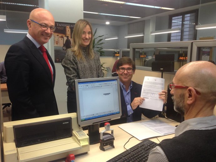 El consejero y directora general de Energía acompañan a primeros empresarios