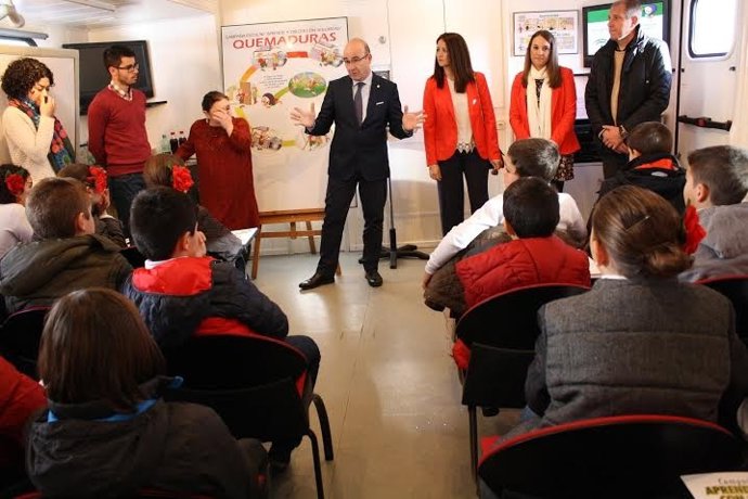 Carmona (centro) y Ruiz (dcha.) durante la visita a Fuente Obejuna