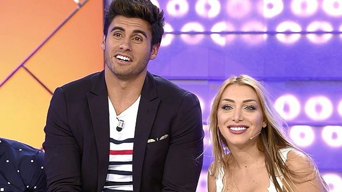 Noel Bayarri y Elisa De Panicis en Hombre y Mujeres y Viceversa
