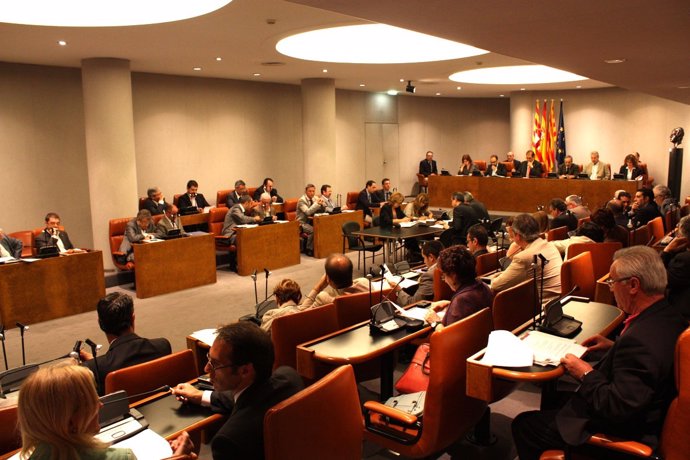 Pleno De La Diputación De Barcelona Presidido Por Antoni Fogué