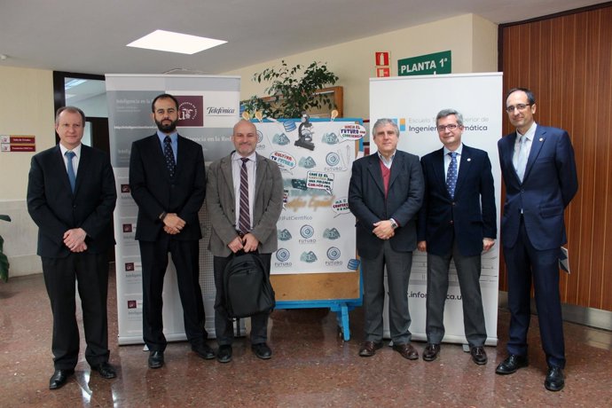 La Cátedra Telefónica US Acerca La Investigación A Los Estudiantes (Con Fotos)