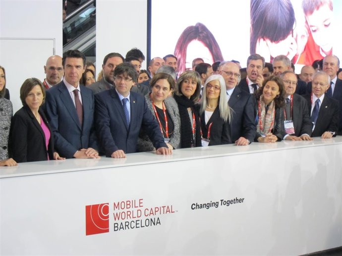 Núria Marín y otras autoridades en la inauguración del MWC 2016 (Archivo)
