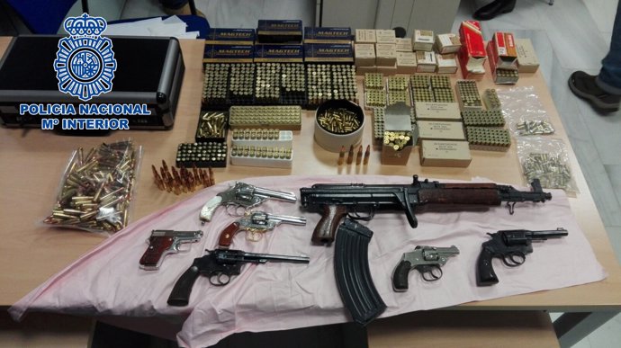 Armas intervenidas en una operación contra una banda de narcos en Granada