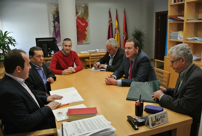 El concejal Guillén se reúne con Peñas Huertanas