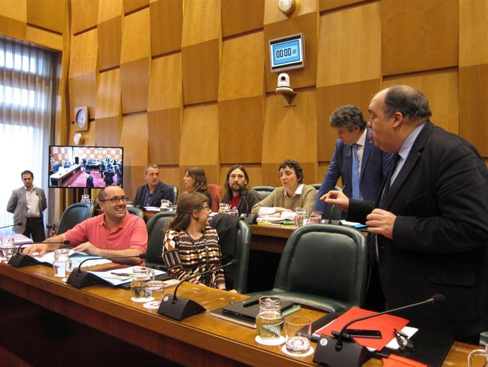 Alberto Cubero, junto a otros concejales
