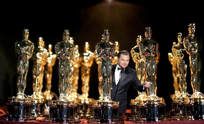 LEO BUSCA EL OSCAR TANTO COMO NOSOTROS