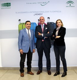 Visita del cónsul honrario de El Salvador a Extenda