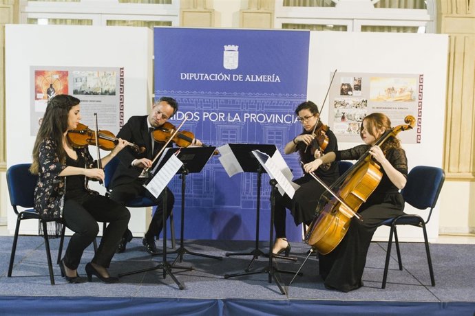 El Cuarteto de Cuerda de la OCAL actuando en el Patio de Luces de Diputación.