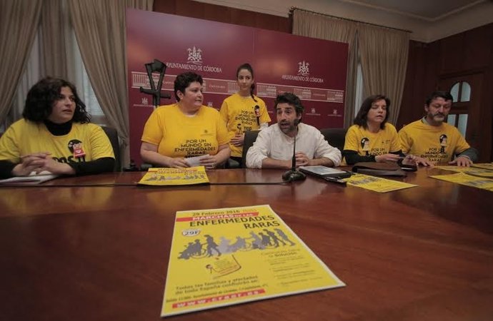 Del Castillo (centro) presenta las 'Marchas de las Enfermedades Raras'